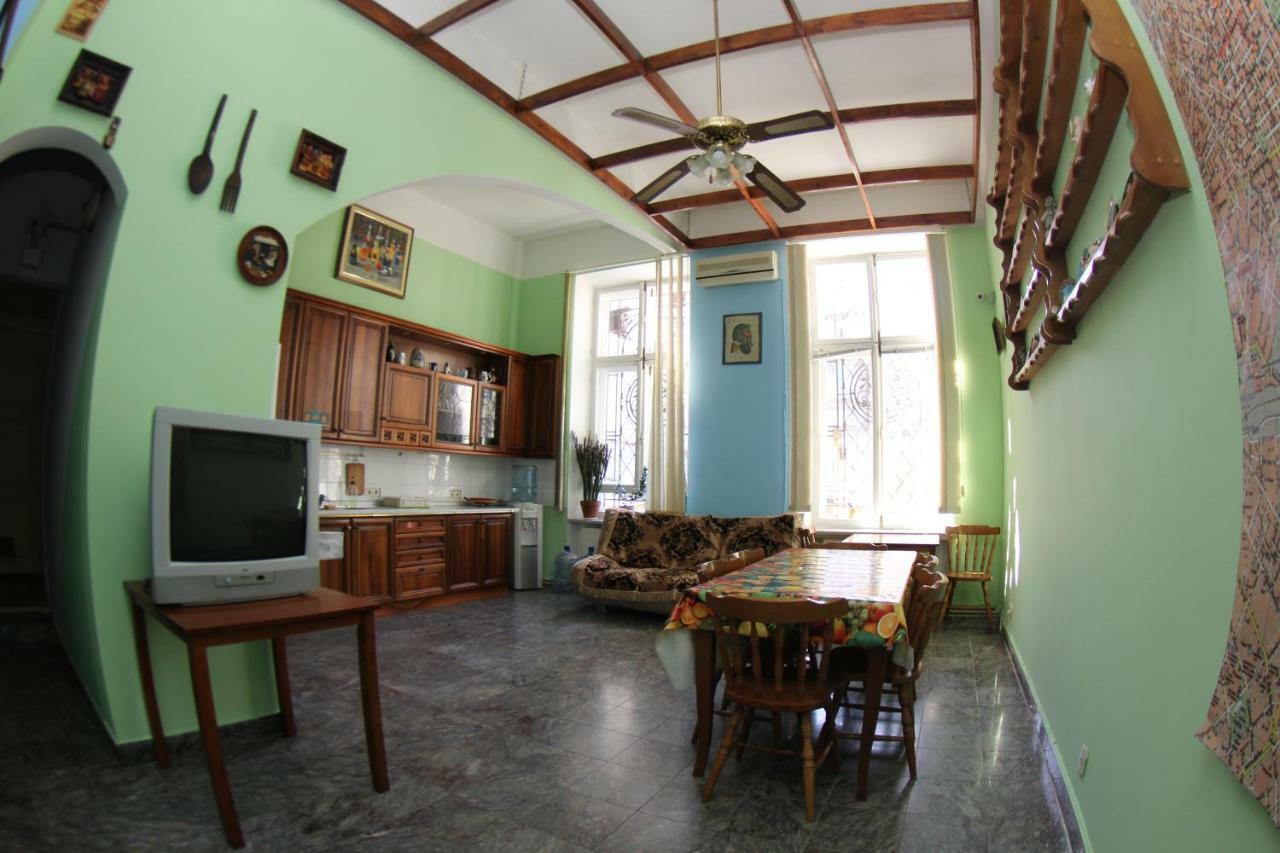 Orpheus Hostel And Apartments Odessa Exterior photo